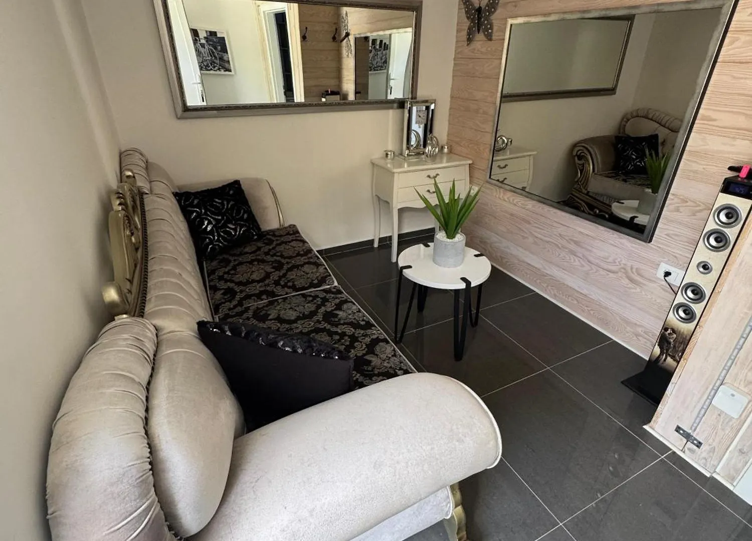 Ha-Lu Studio Apartman Jurdani