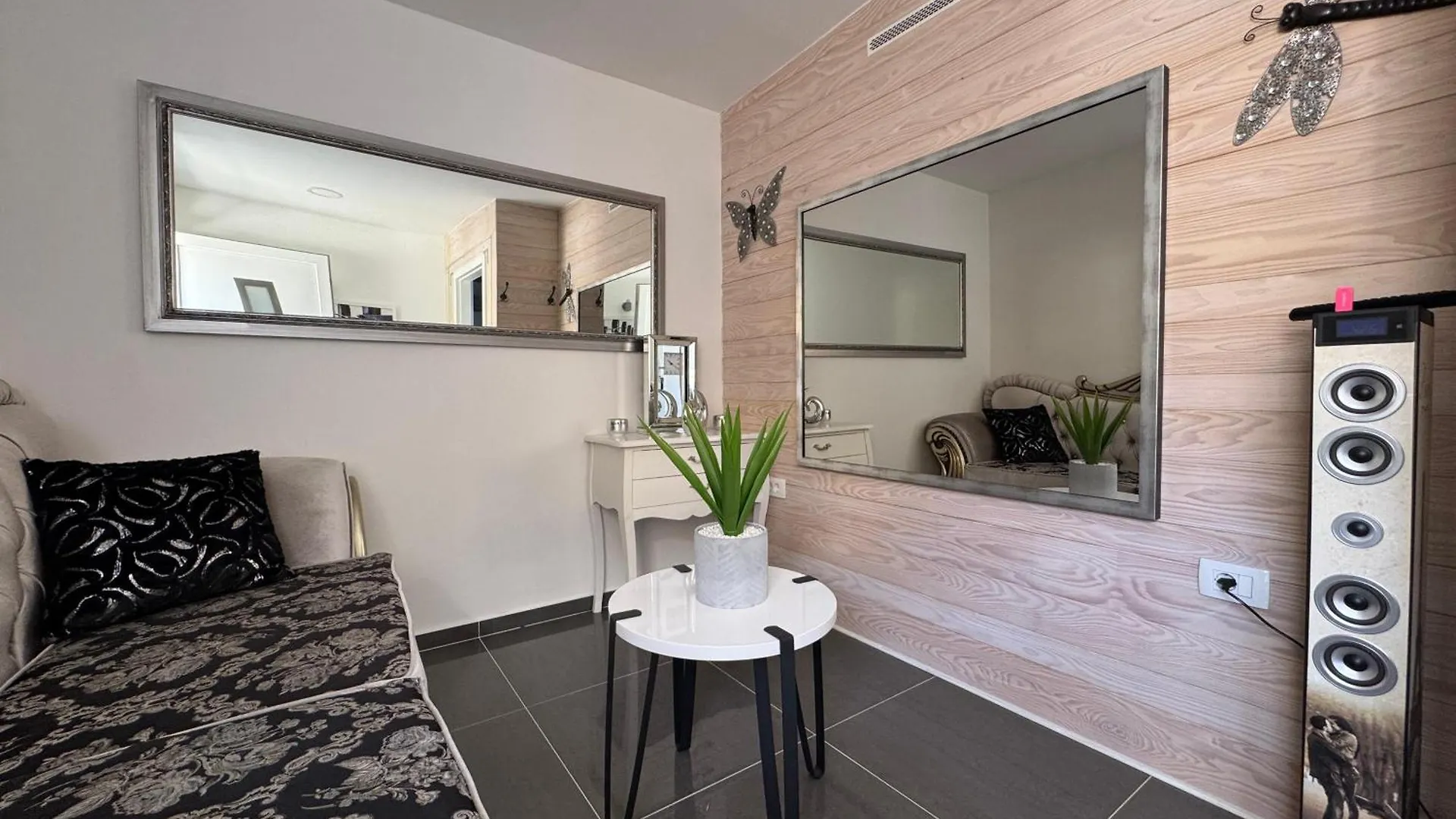 Ha-Lu Studio Apartman Jurdani